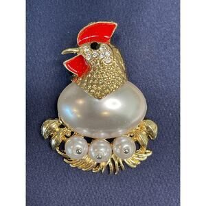 NWOT Chicken Laying Eggs on Nest Brooch Pin Red Enamel Faux Pearl Rhinestone